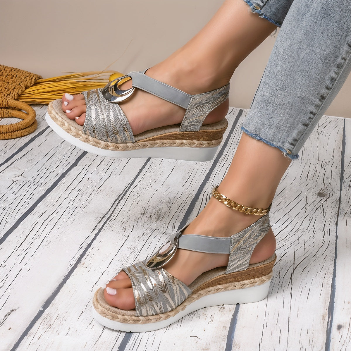 Levani – Ortopedyczne sandały na koturnie z elastycznym paskiem