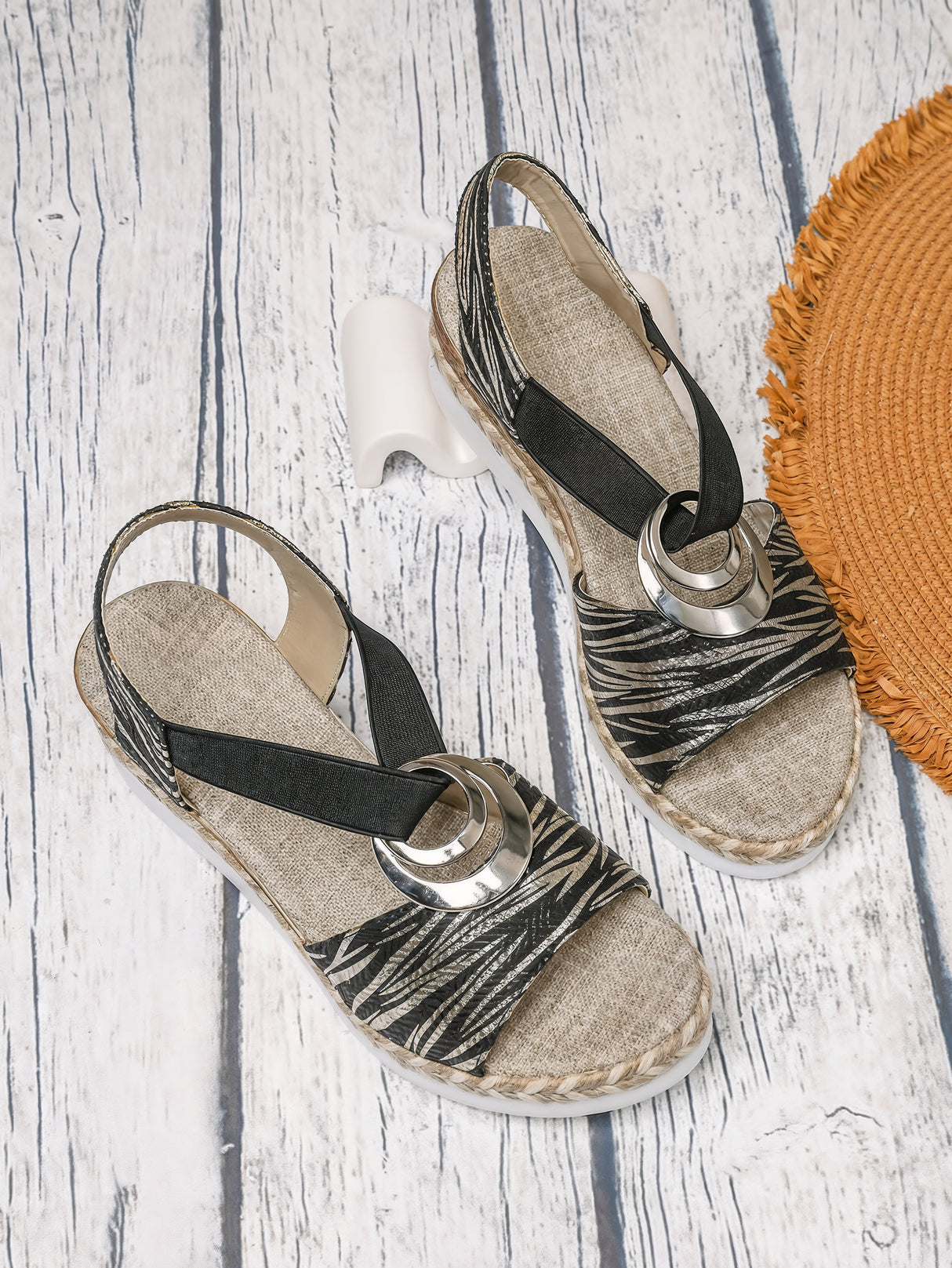 Levani – Ortopedyczne sandały na koturnie z elastycznym paskiem