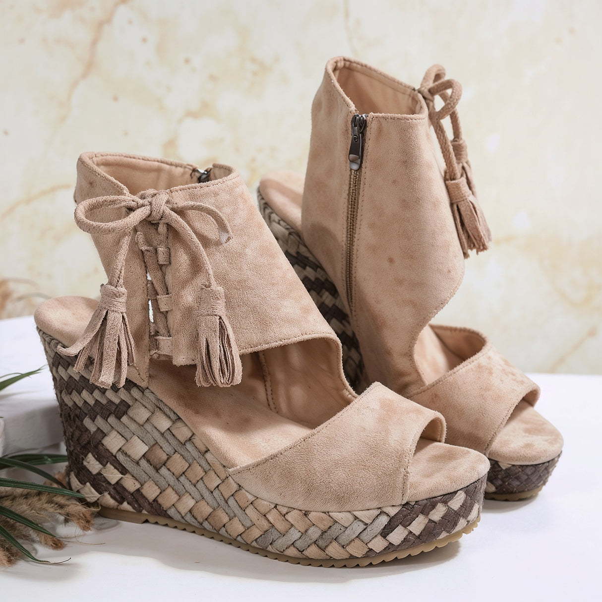 Ruby – Niezwykle Wygodne Ortopedyczne Sandały na Koturnie z Ozdobnym Chwostem