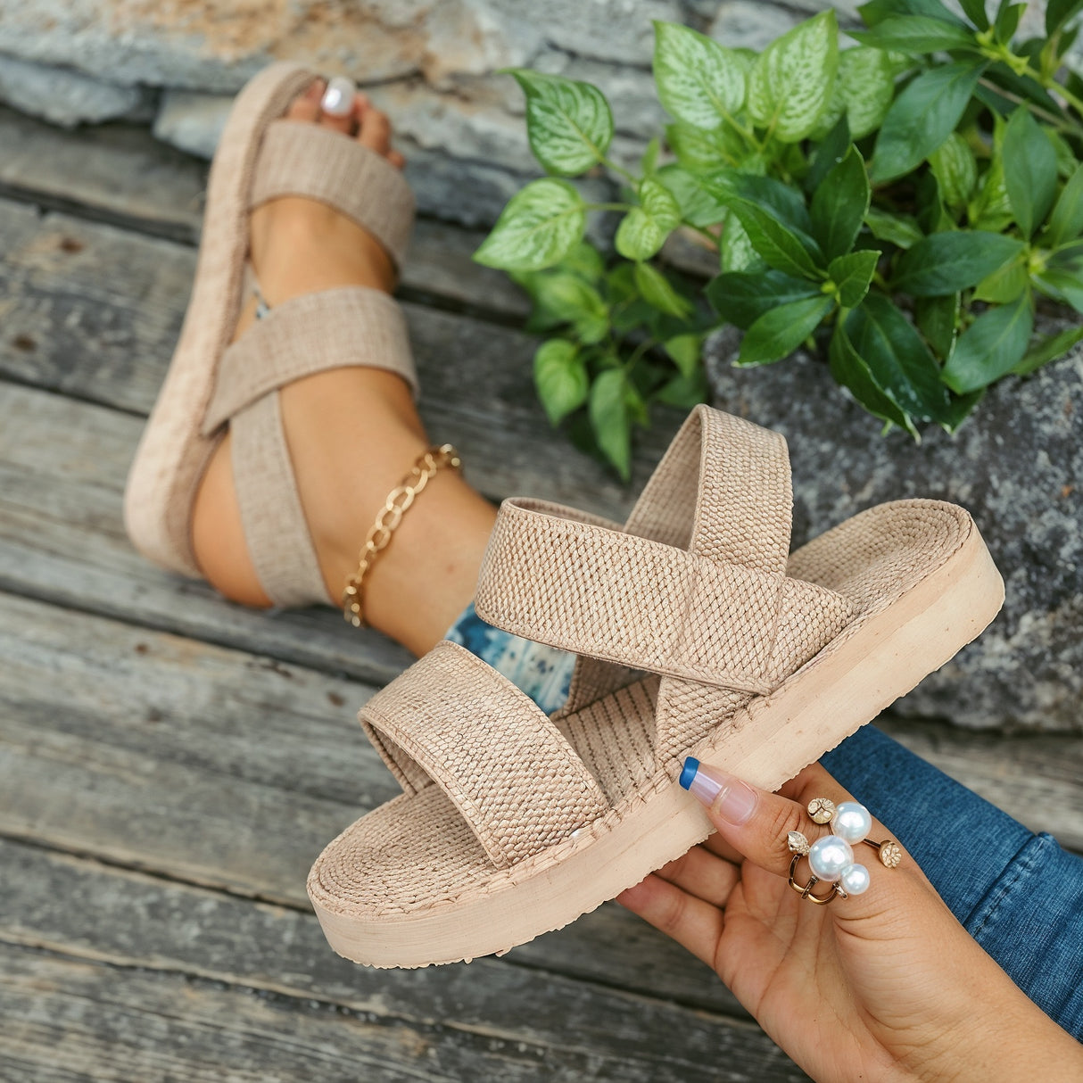 Rochelle – Niezwykle Wygodne Ortopedyczne Sandały Wsuwane z Krzyżującymi się Paskami