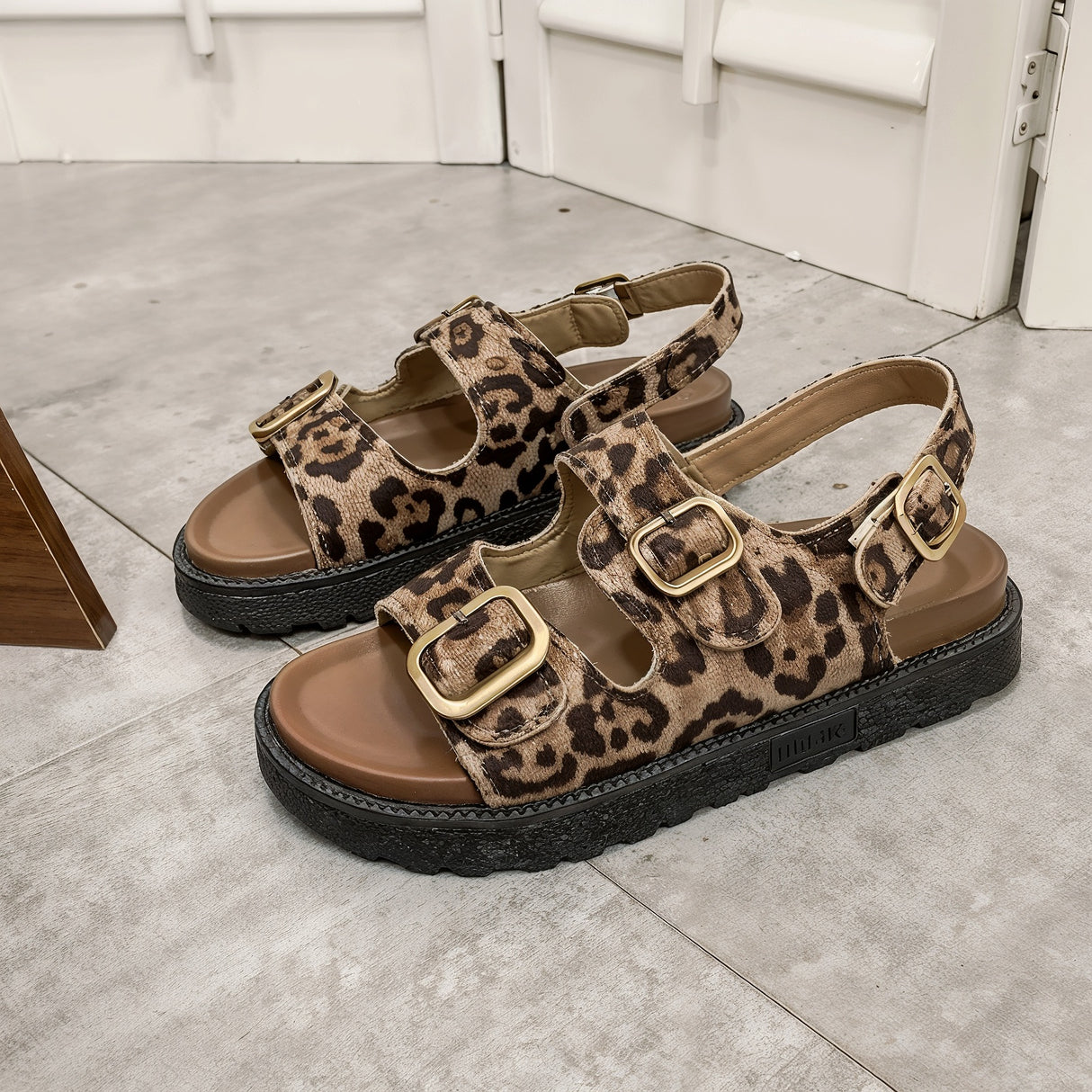 Cris – Ultra Wygodne Ortopedyczne Sandały na Platformie w Cętki