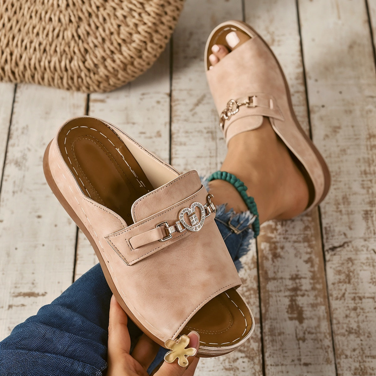 Soleva – Ortopedyczne Lekkie Sandały z Ozdobną Sprzączką