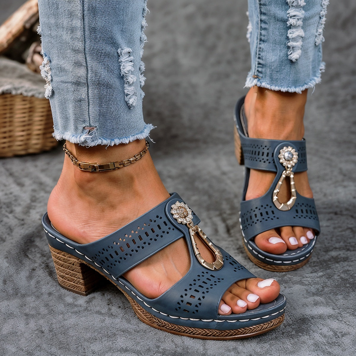 Joan – Eleganckie Ortopedyczne Sandały z Ozdobnym Obcasem i Maksymalną Wygodą