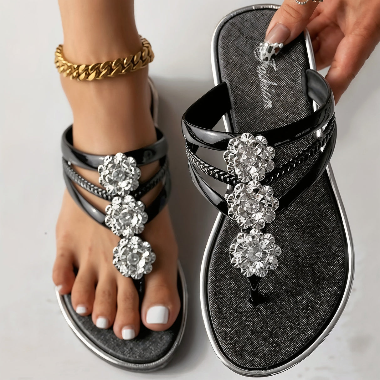 Florina – Ortopedyczne płaskie sandały z kwiatowym zdobieniem