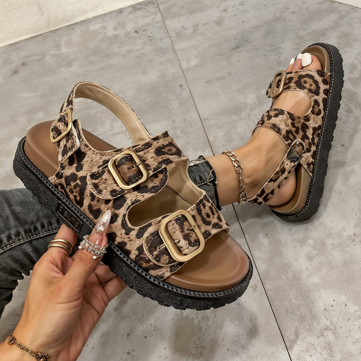 Cris – Ultra Wygodne Ortopedyczne Sandały na Platformie w Cętki